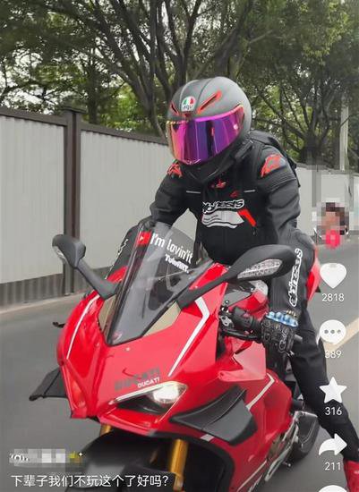 女车手殒命背后：摩托网红们的流量 都用安全换来？