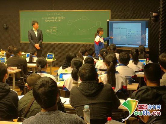 第十七届中国教育<em>信息化</em>创新与发展论坛在武汉开幕