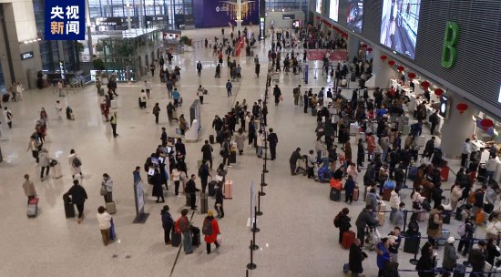 上海机场迎来出港客流高峰<em> 优化服务</em>改善出行体验