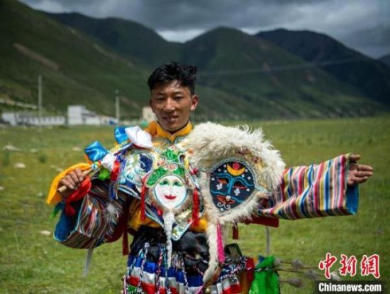 走进西藏高原感受藏族古老<em>歌舞</em>魅力