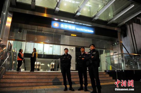 香港铁路车厢纵火案仍3人危殆 60岁疑犯正式被控纵火