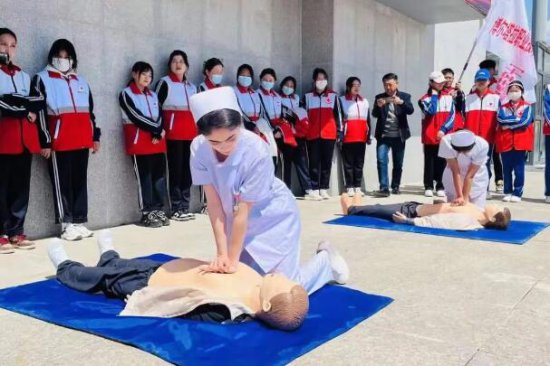 积小善 成大爱 博州红十字会系统开展“5·8人道公益日”众筹活动