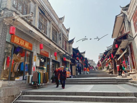 贵州黔东南有一条著名的古街，<em>名字</em>很有趣，还是国家4A级旅游...