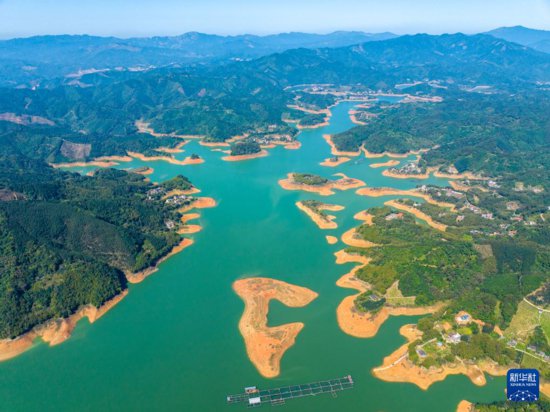 广西梧州：绿水青山景如画