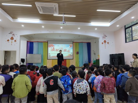 寻乌县国际公馆幼儿园开展法制教育走进校园活动