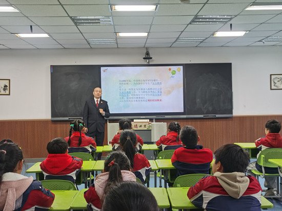 安徽省蚌埠市朝阳路第三小学开展“法官说法”活动