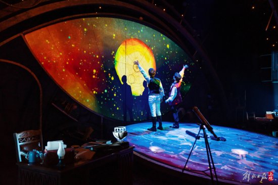 音乐剧《星际信使》中文版连演10场，剧场变成宇宙 与“伽利略”...