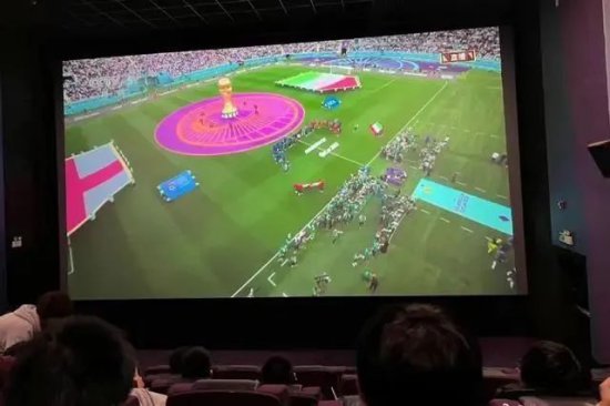 世界杯侵权乱象：梅西C罗遭抢注商标，多地电影院靠盗播比赛卖票
