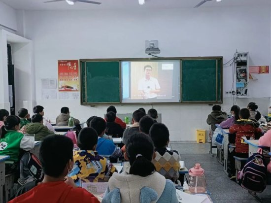 官山镇：中小学系列心理健康<em>视频课程</em>受欢迎