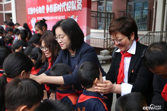 <em>天津</em>市和平区岳阳道小学举行少先队新队员入队仪式