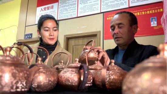 第八代铜器制作技艺传承人艾则孜·买斯依提 家传手工艺敲开致富门