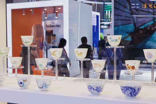 中国瓷器在消博会上展示传承与创新