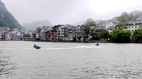 贵州镇远：㵲阳河水上项目受游客追捧