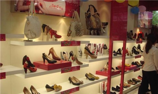 逆境生长<em>的女鞋品牌</em>：5年<em>销售</em>额增长12倍，年<em>销售</em>额高达50亿！