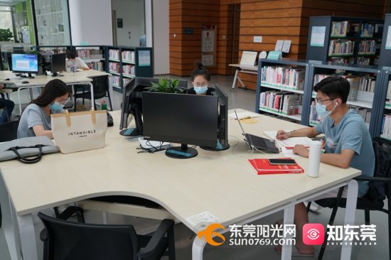 抓住暑假<em>的尾巴</em>！松山湖图书馆成为“大小读者”假期充电首选地