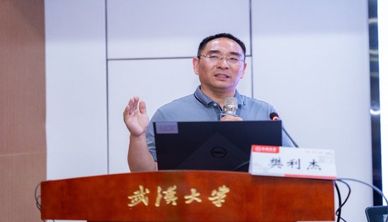 湖北书协副主席樊利杰做客武汉大学与学子共享书法魅力