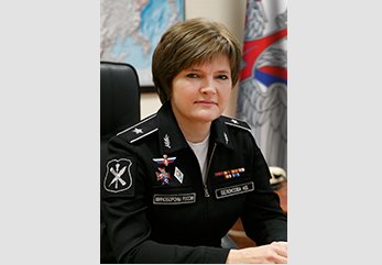 俄国防部的美女局长，是相当于少将级别的公务员，负责公共接待