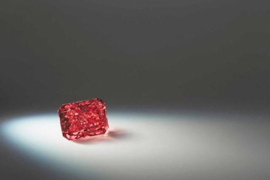 58颗稀有<em>钻石</em>达到天价，<em>红色钻石</em>一克拉曾卖上千万