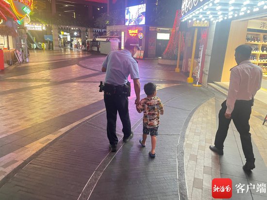 3岁韩国男童走失 三亚警方暖心守护
