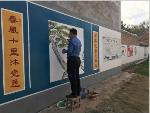 <em>商丘</em>师范学院青年志愿者赴基层乡村开展墙绘实践活动