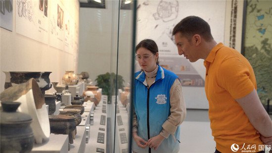 在<em>博物馆</em>当志愿讲解员 外国姑娘麦安琪把良渚文化讲给世界