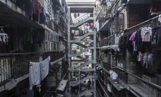 <em>成都</em>一座破破烂烂的楼房，成了网红打卡地，网友：像极了香港...