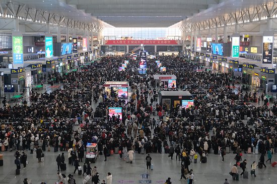 铁路上海站18日预计发送旅客46.3万人，创春运以来客流新高