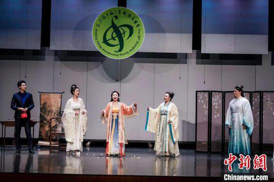 艺术家“上海之春”舞台用美声演绎中国历代优秀<em>诗词</em>