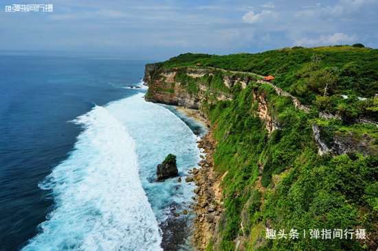 巴厘岛“壮美海景”，悬崖险峻，海浪滔天，还流传着<em>感人爱情</em>...
