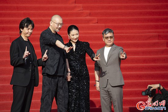 第十四届北京国际电影节开幕，<em>众星</em>亮相红毯