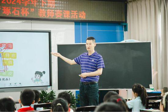 重庆科学城石板小学校数学学科“琢石杯”赛课活动圆满举行