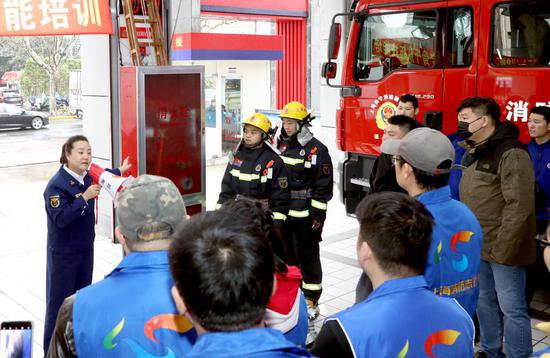 上海举行消防志愿者技能<em>培训</em>活动