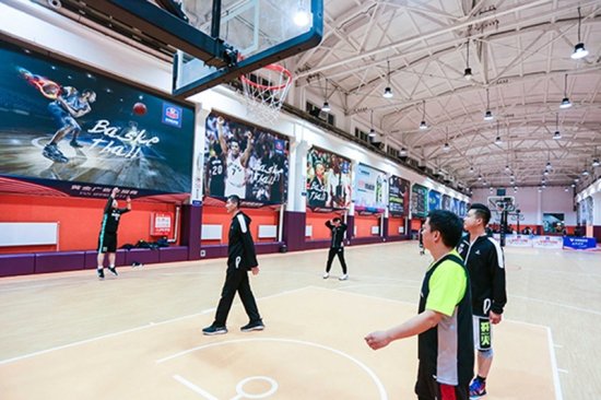 济南科曼篮球馆获颁鲁媒之星篮球队训练基地